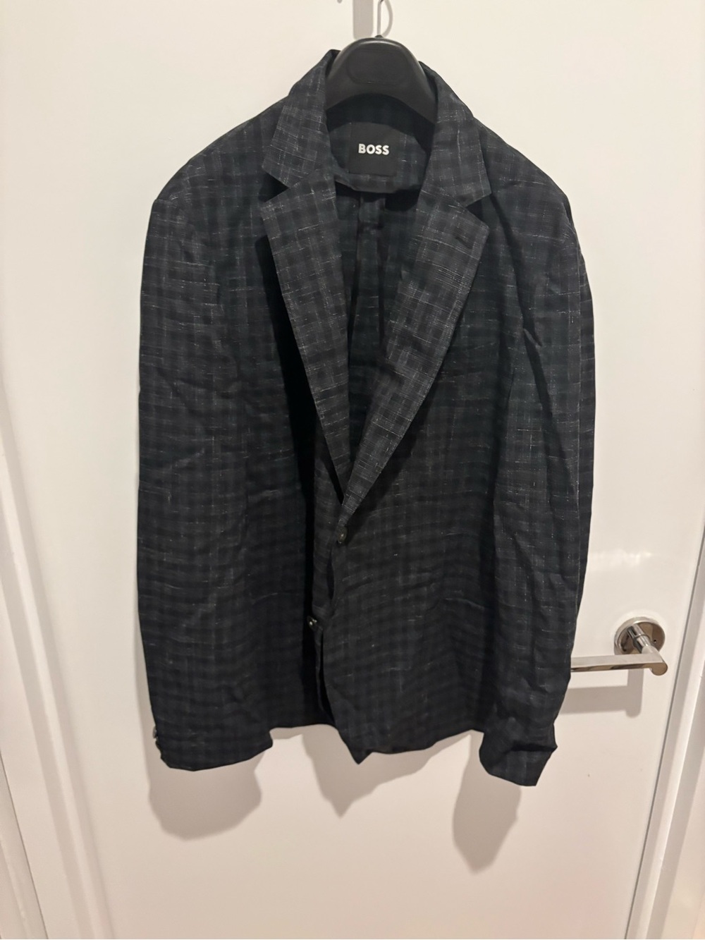 BOSS Men's Black Plaid Suit 44R (worn 2 times)
